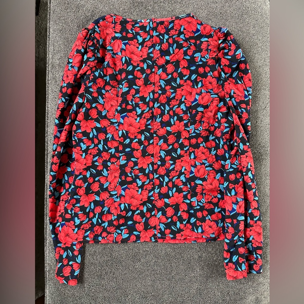 Such a cute long sleeve top blouse. Size extra large. - Picture 3 of 3
